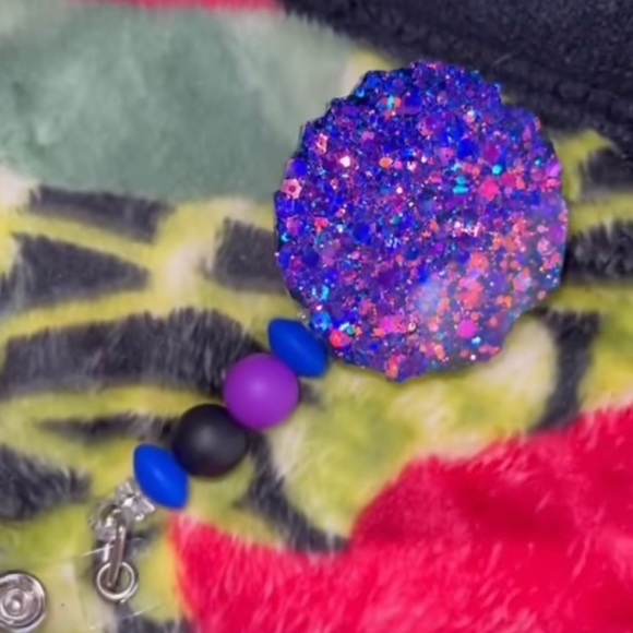 Custom Badge Holders - Picture 3 of 16